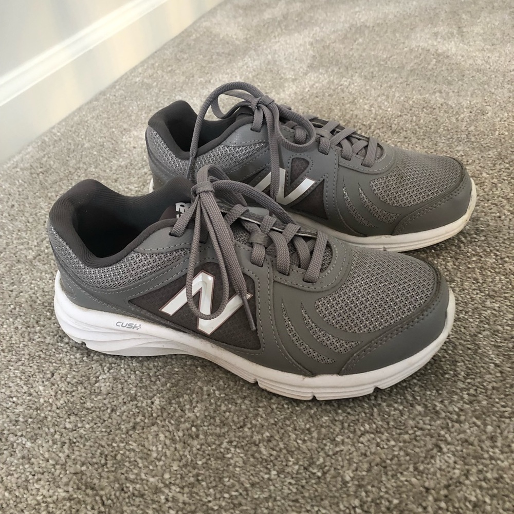 New Balance Women’s Sneaker 496v3 - 7W